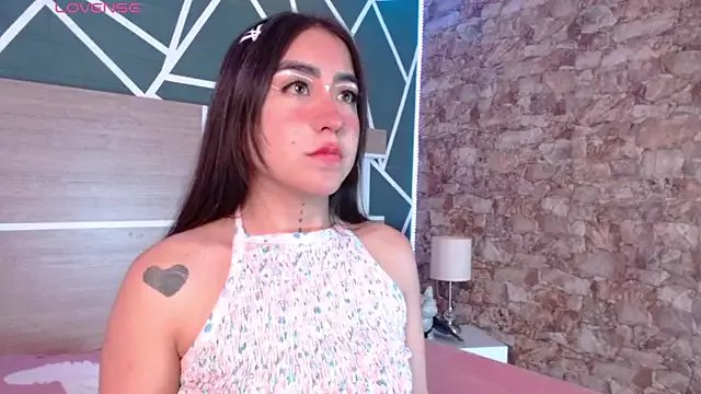 Freechat AdaaMillan on StripChat