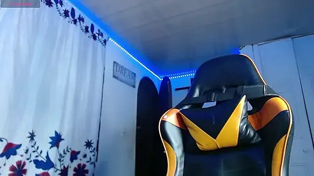 Adam_Hudsond on StripChat