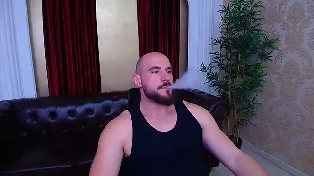 AdamJamesonn on StripChat