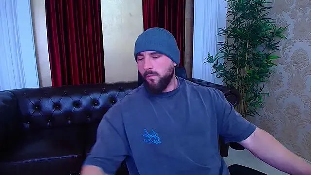 AdamJamesonn on StripChat