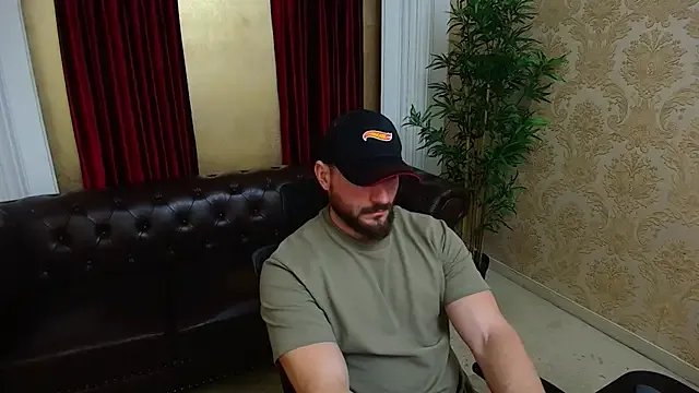 AdamJamesonn on StripChat