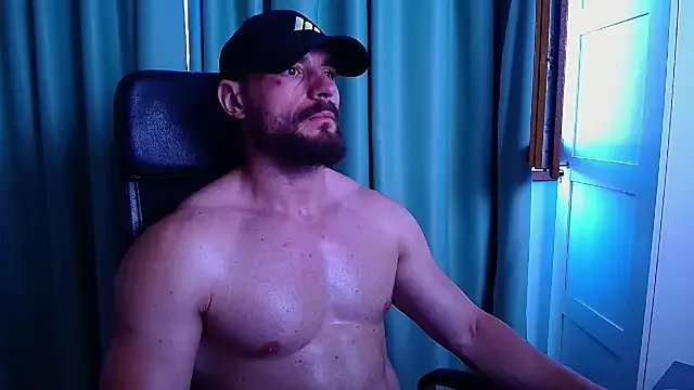 AdamJamesonn on StripChat