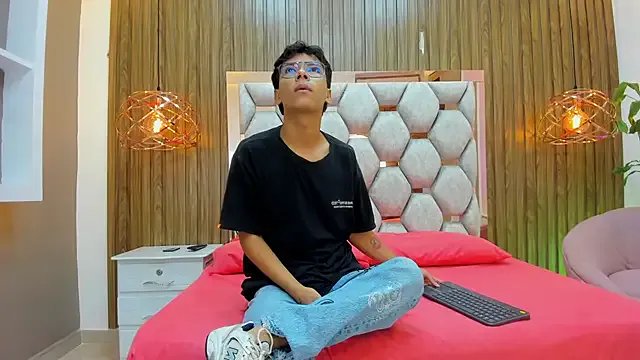 adams_bobby on StripChat