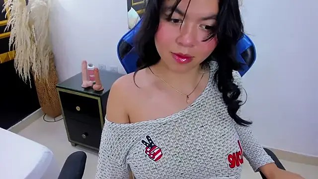 adarna13_ on StripChat