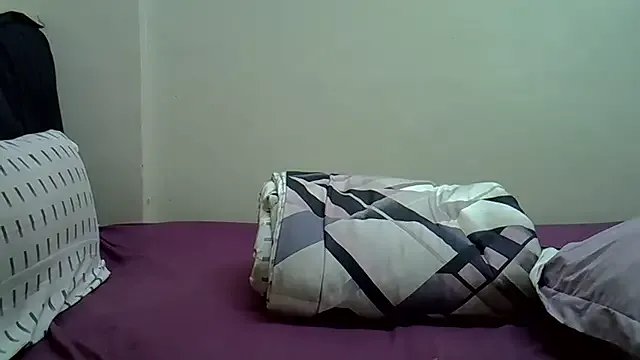 Freechat AddictiveAssCurves on StripChat