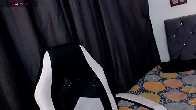 AdharaaMoon on StripChat