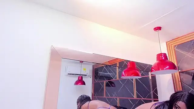 AdrianaVegga on StripChat