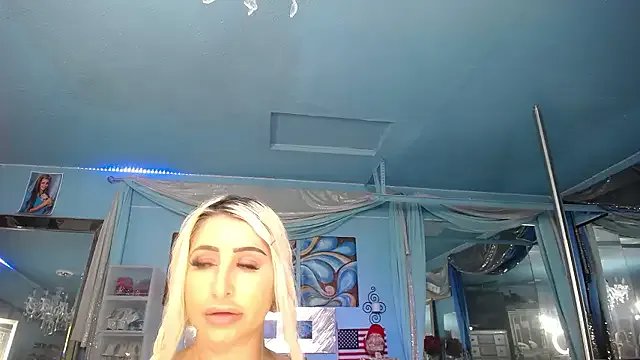 ADRIANNA_FOX on StripChat