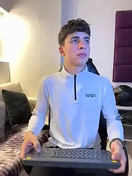 AdrianRinaldi on StripChat