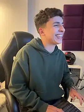 AdrianRinaldi on StripChat