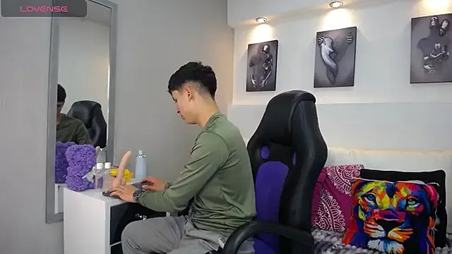 AdrianRinaldi on StripChat