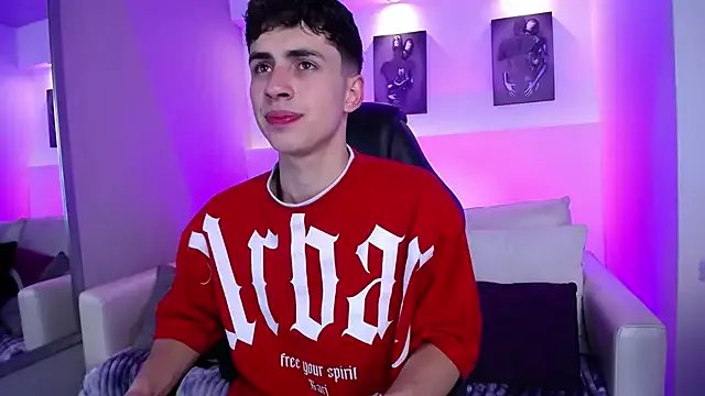 AdrianRinaldi on StripChat