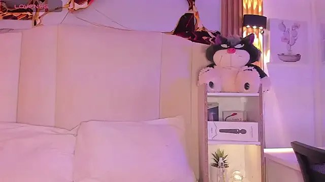 AgathaAtenea on StripChat