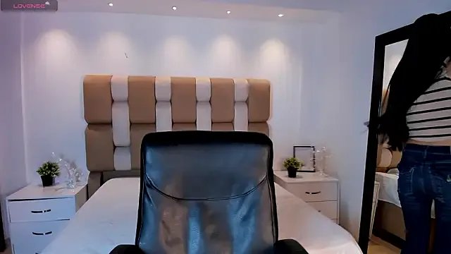 AidaJones — sexy dance + naked