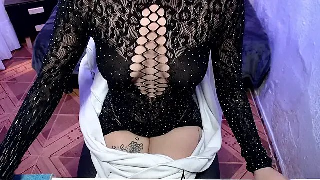 alaia_blue on StripChat