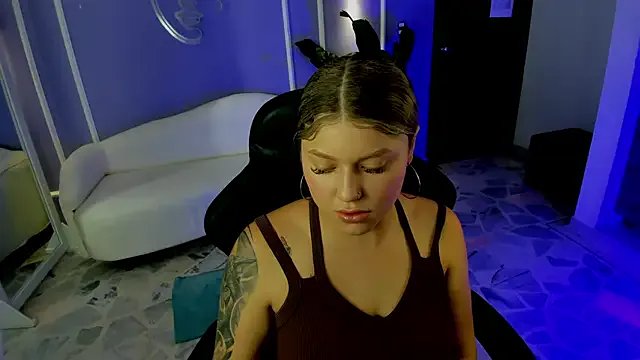 Freechat alaia_greyy on StripChat