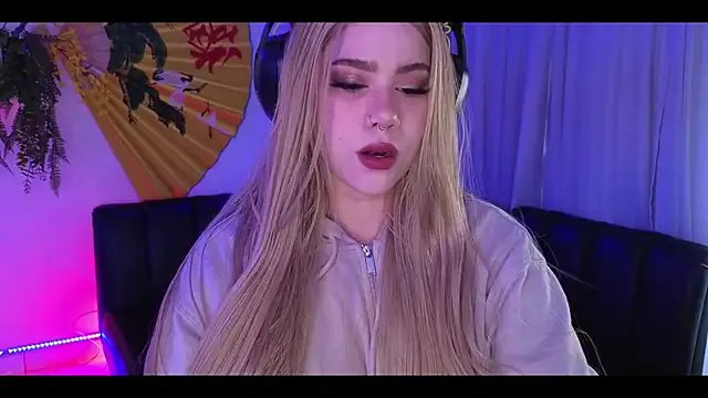 albaismynameX on StripChat