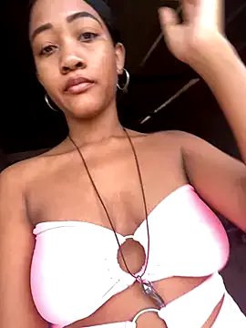 AleezaFrench on StripChat