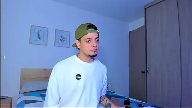 alejandro_calderon1 on StripChat