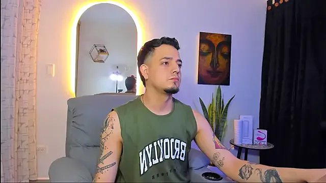 alejandro_calderon1 on StripChat