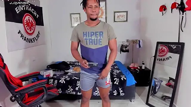 AlejoKhalifa_ on StripChat