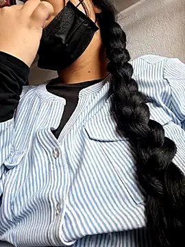 Alessandraa- on StripChat