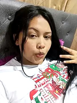 Alessandraa- on StripChat