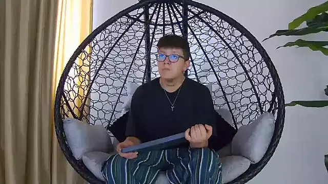 alex_noa on StripChat