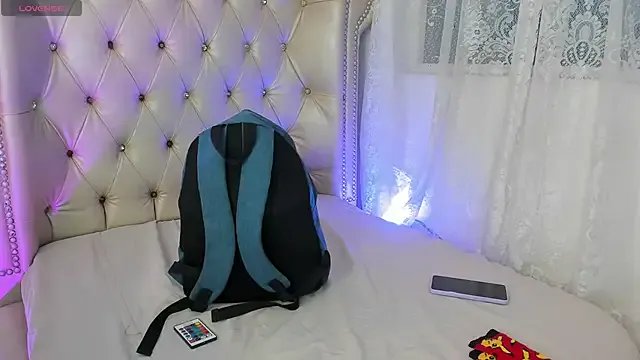 AlexaFoxy18 on StripChat