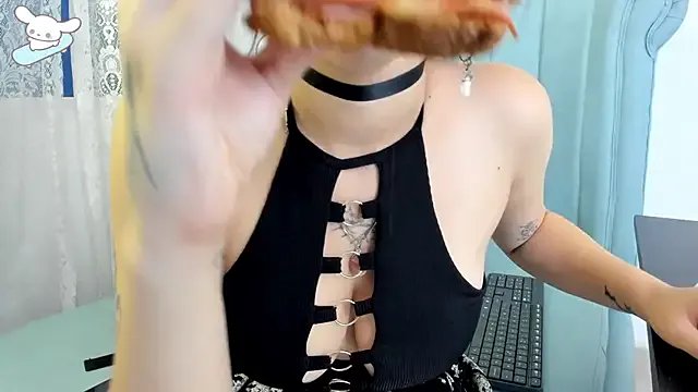 AlexaFoxy18 on StripChat