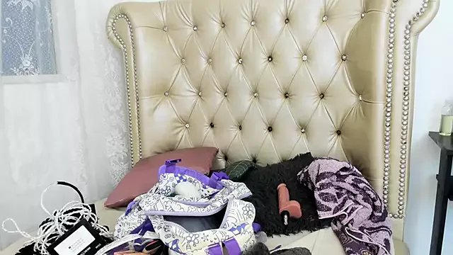 AlexaFoxy18 on StripChat