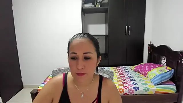 AlexaSoler — Blow a kiss 