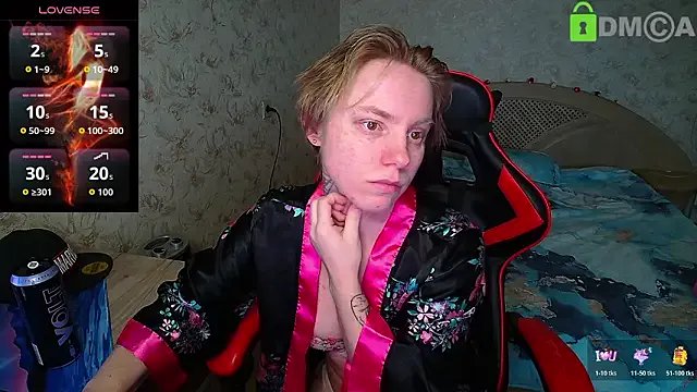 Alexis_Gordon — topless 5 minutes  :)