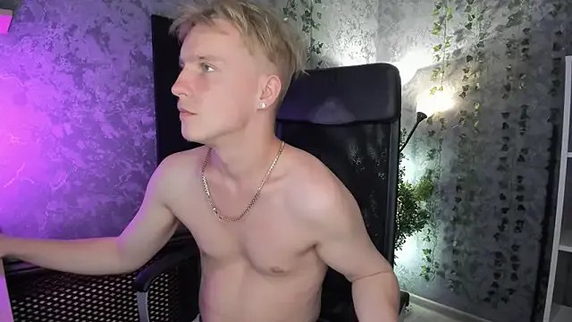 AlexxSweet on StripChat
