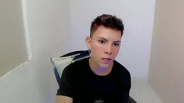 Alexxx_lov on StripChat