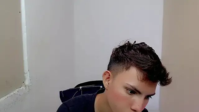 Alexxx_lov on StripChat