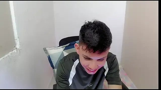 Alexxx_lov on StripChat