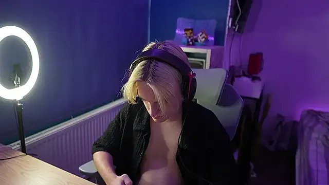 Alexycutie on StripChat