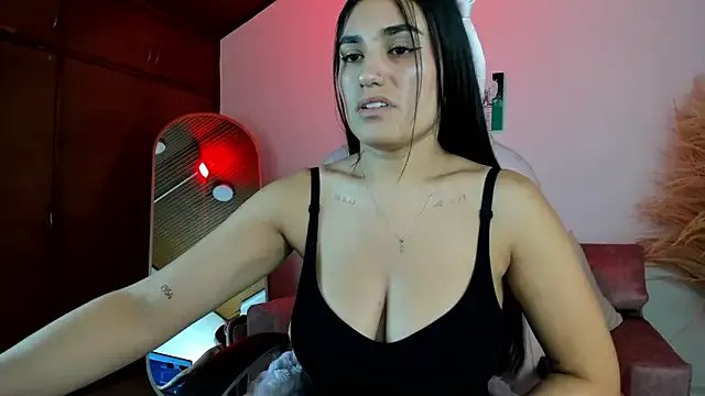 Alheli_16 on StripChat