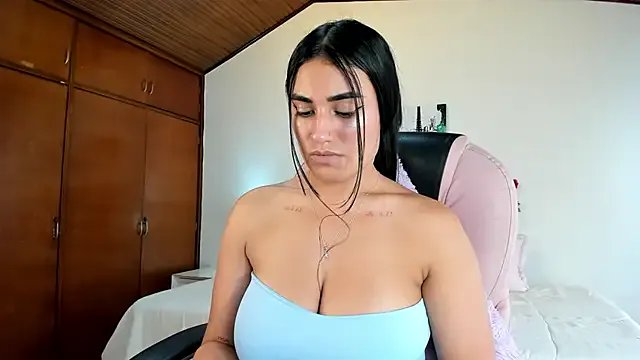 Alheli_16 on StripChat