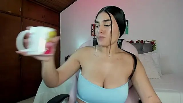 Alheli_16 on StripChat