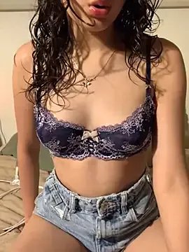 Alicatcua_ on StripChat