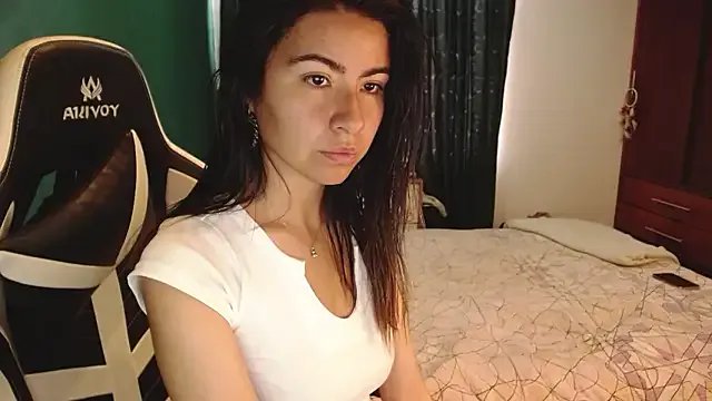 alice_middlee on StripChat