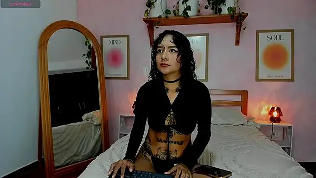 AliceBanks on StripChat