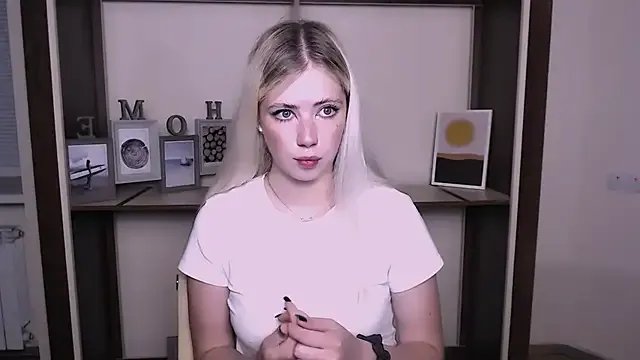 AliceHotty_ on StripChat