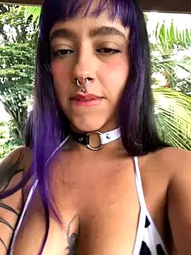 Freechat AliceMrtnz on StripChat