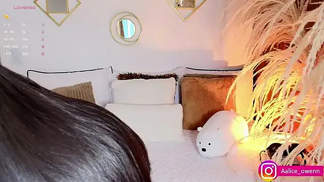 Freechat Aliceowenn on StripChat