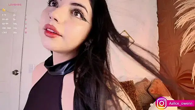 Freechat Aliceowenn on StripChat