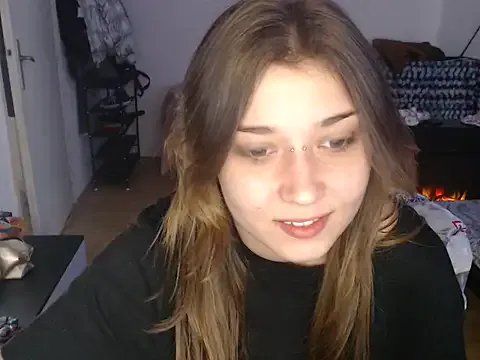 AlienforTwenty on StripChat