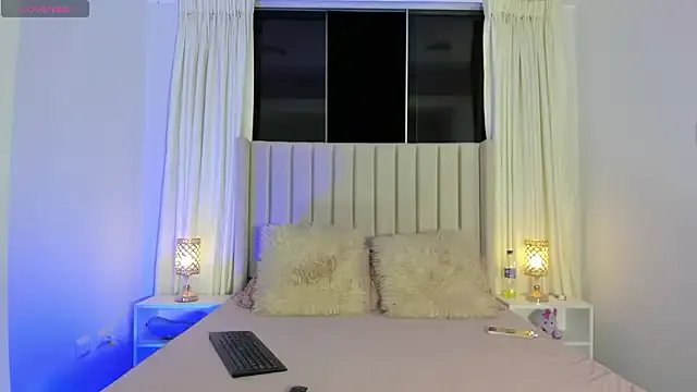 Aliison_Smith — 2 fingers in my pussy